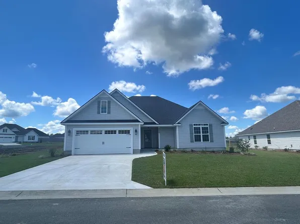 3944 Landings Cir, Hahira, GA 31632
