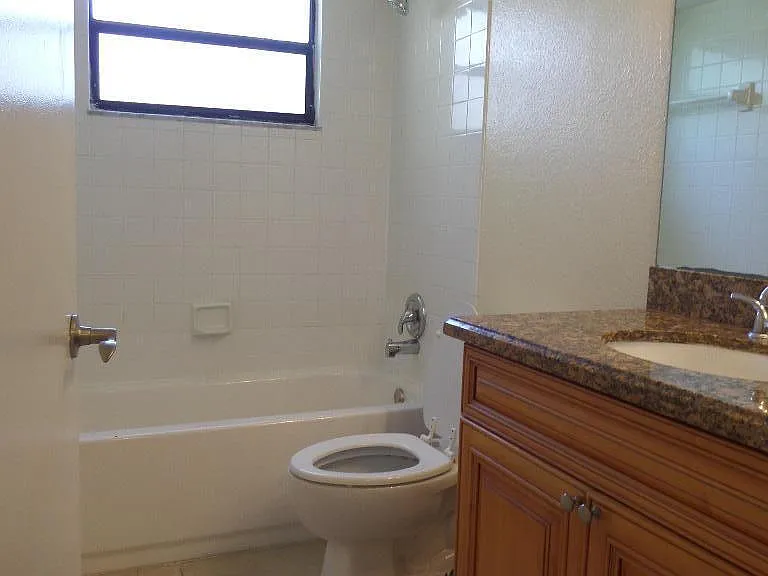 1524 Lake Crystal Dr #B — Photo 18