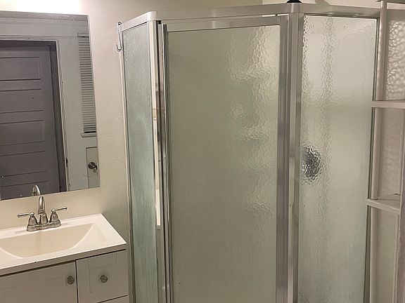 5th image of 2480 Island Ave
