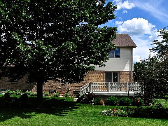 Rear view of Brock Vinyl dec