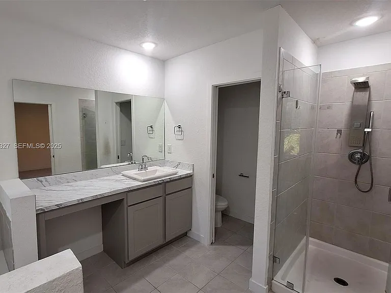 1325 NW 208th Ter — Photo 4