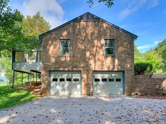 5th image of 211 Pine Dr