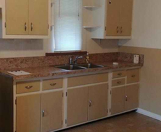 5th image of 146 W Loretta Ave