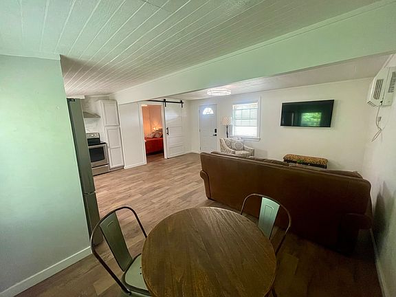 4th image of 333 W 47th St #3