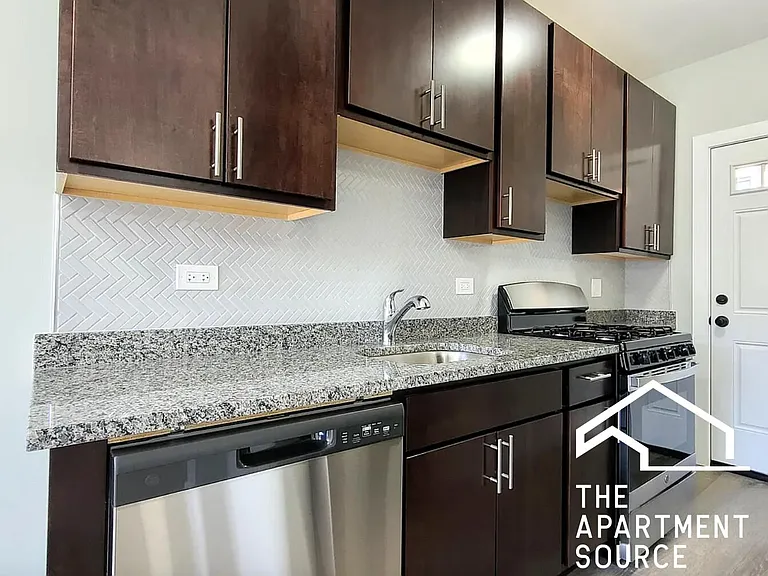 620 W Cornelia Ave #3 — Photo 4