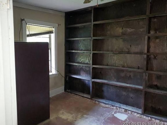 5th image of 3163 S Painter St