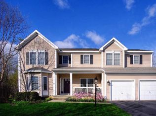19 Schwaber Dr, Niskayuna, NY 12309