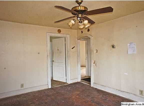 3rd image of 949 Hillcrest Ave