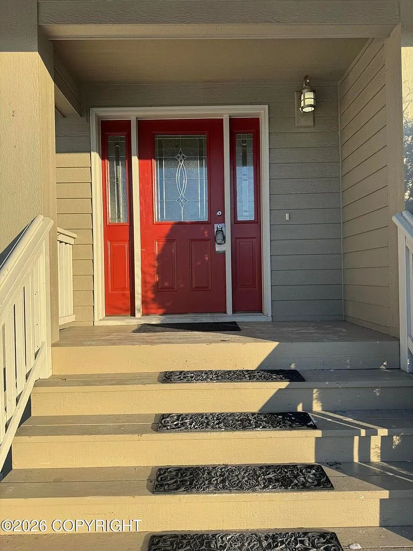 Stunning home in Goldenview — Photo 2