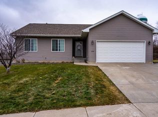 216 Taylor Dr, Lone Tree, IA 52755