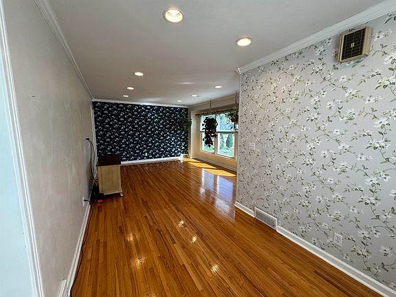 3rd image of 1618 Mole Ave