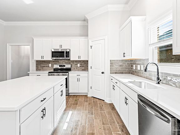 5th image of 4865 Bonneville St #8