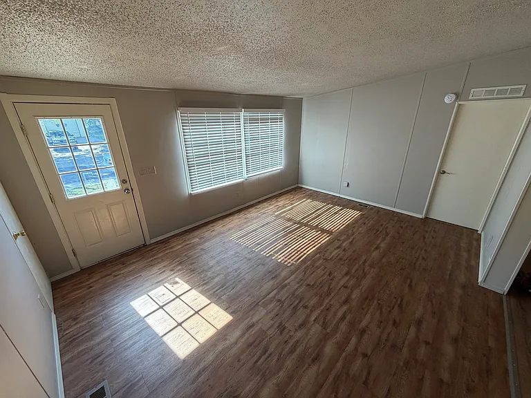 3738 Bellaire Ave — Photo 9