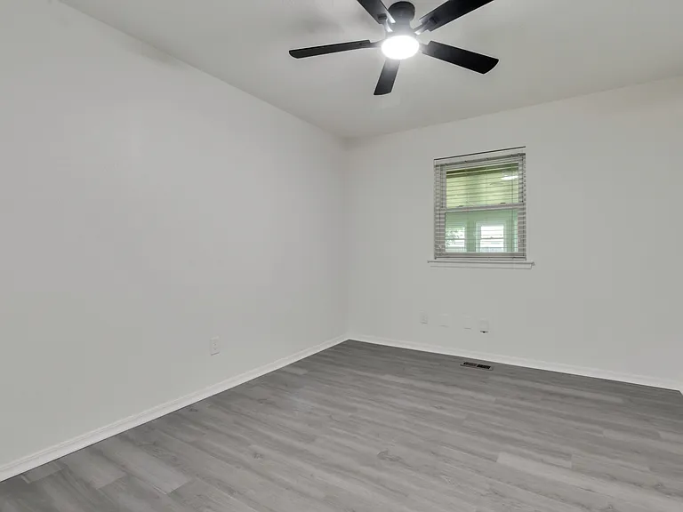 2319 E Robinson St — Photo 33