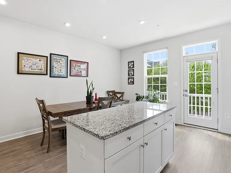 4915 Crest View Dr — Photo 16