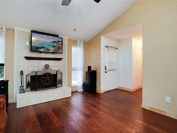 2nd image of 943 Madison Cir