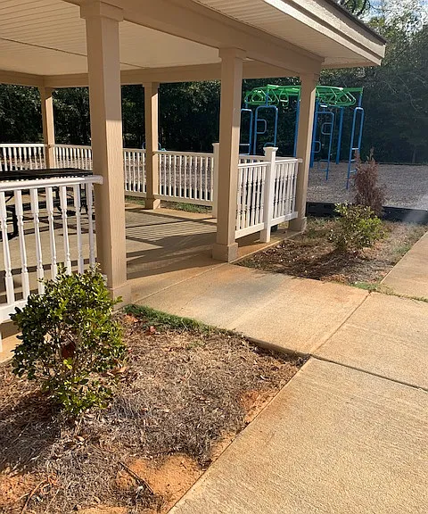 Valley Manor — Photo 9