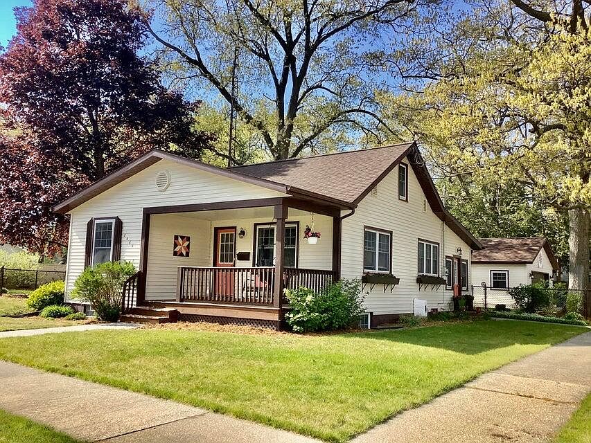 1st image of 2464 Cutler Ave