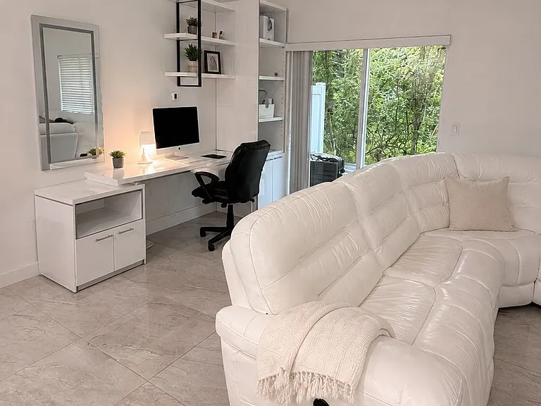 Office Space "Office furniture will stay"
