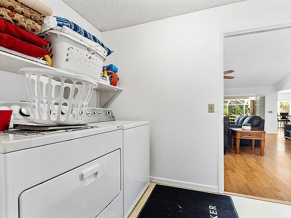 4th image of 2654 SE Ibis Avenue