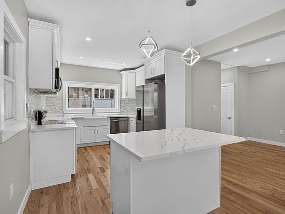 2nd image of 31 Wordsworth St #1