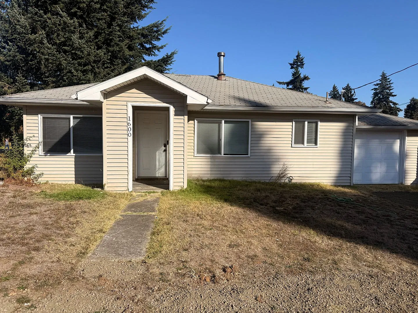Quaint Two Bedroom Home Near Downtown Vancouver with Garage and Fenced Backyard! — Photo 2