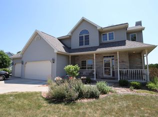 W6930 Stones Cir, Fond Du Lac, WI 54937