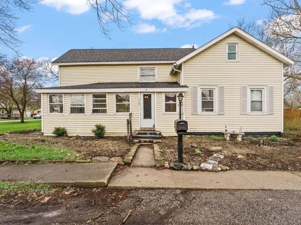 204 S 1st St, Kentland, IN 47951