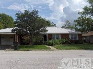 615 E Buchel Ave, Karnes City, TX 78118