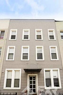 Rented by EXR | media 15