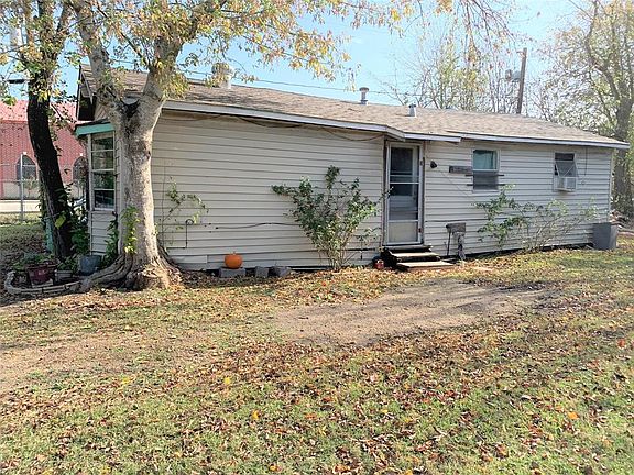 4th image of 3207 1/2 5th St