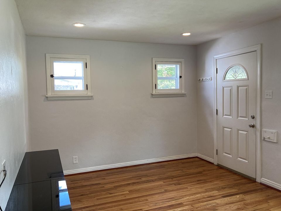 1st image of 2525 Valley Ave