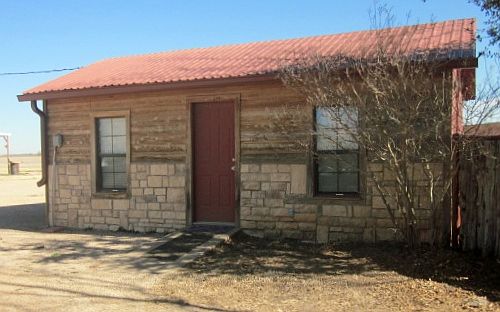 DETACHED LIVING SPACE