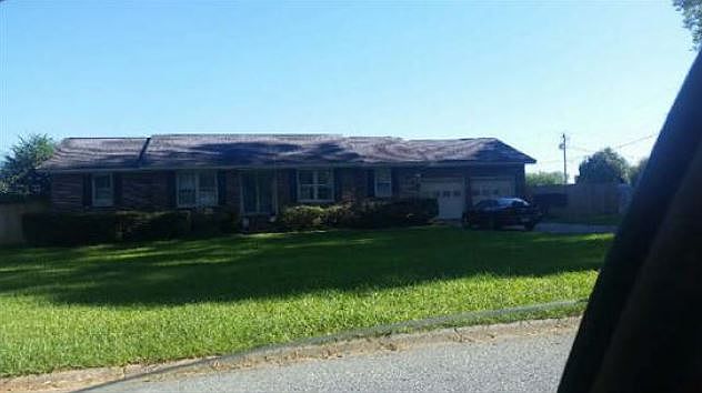 1st image of 224 Linsbury Cir