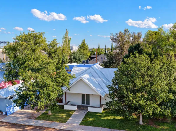 121 W Lincoln St, Marfa, TX 79843