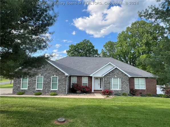 19 Goodnite Ln, Point Pleasant, WV 25550