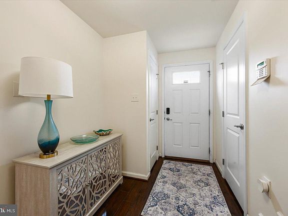 5th image of 56 Village Green Ln