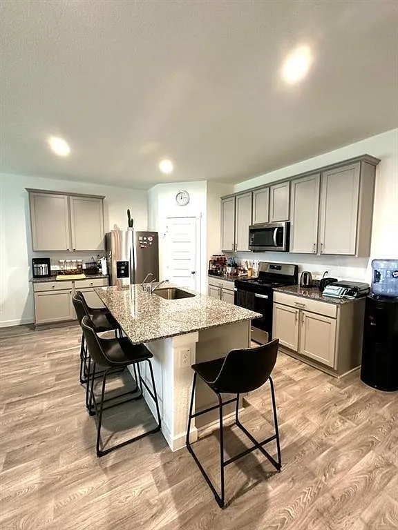 4 bed, 2.5 bath, 2369 sqft, $2,299 — Photo 1