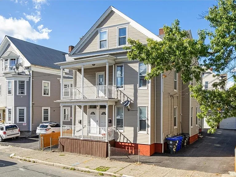 249 Orms St #I — Photo 23