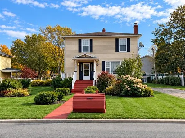 6 Downing Street, Bell Island, NL A0A1H0