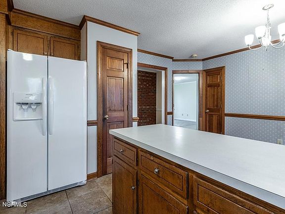 4th image of 2350 Miller Cir