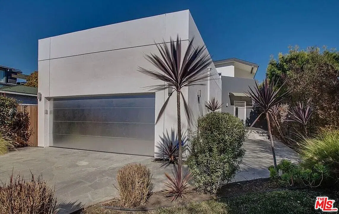 5 bed, 3.5 bath, 2471 sqft, $14,000 — Photo 1