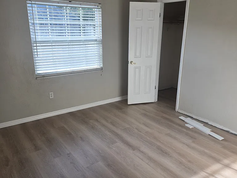 1220 Franklin Dr — Photo 9
