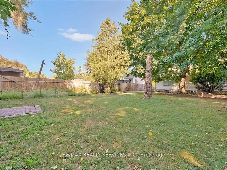 675 Inverness Ave — Photo 17