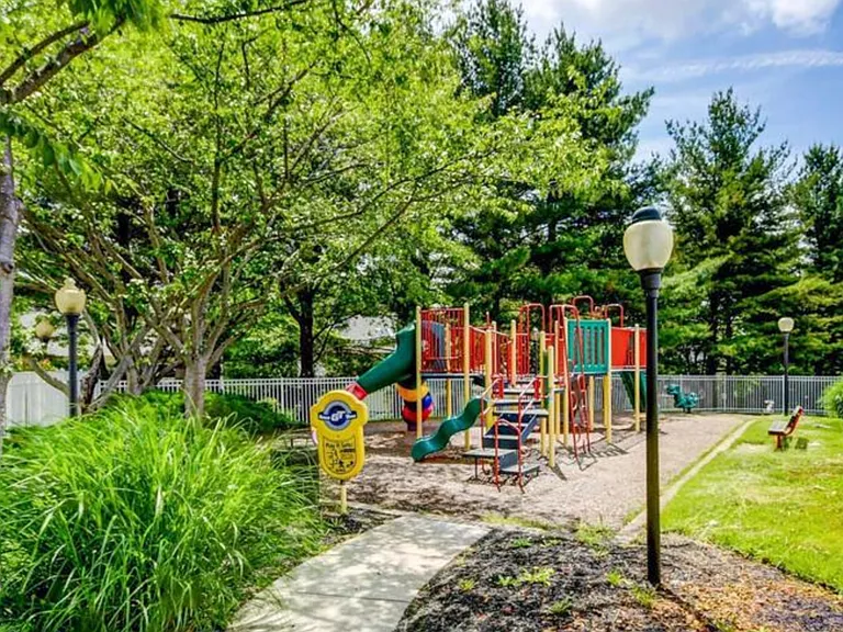 9119 Groffs Mill Dr #9119 — Photo 17