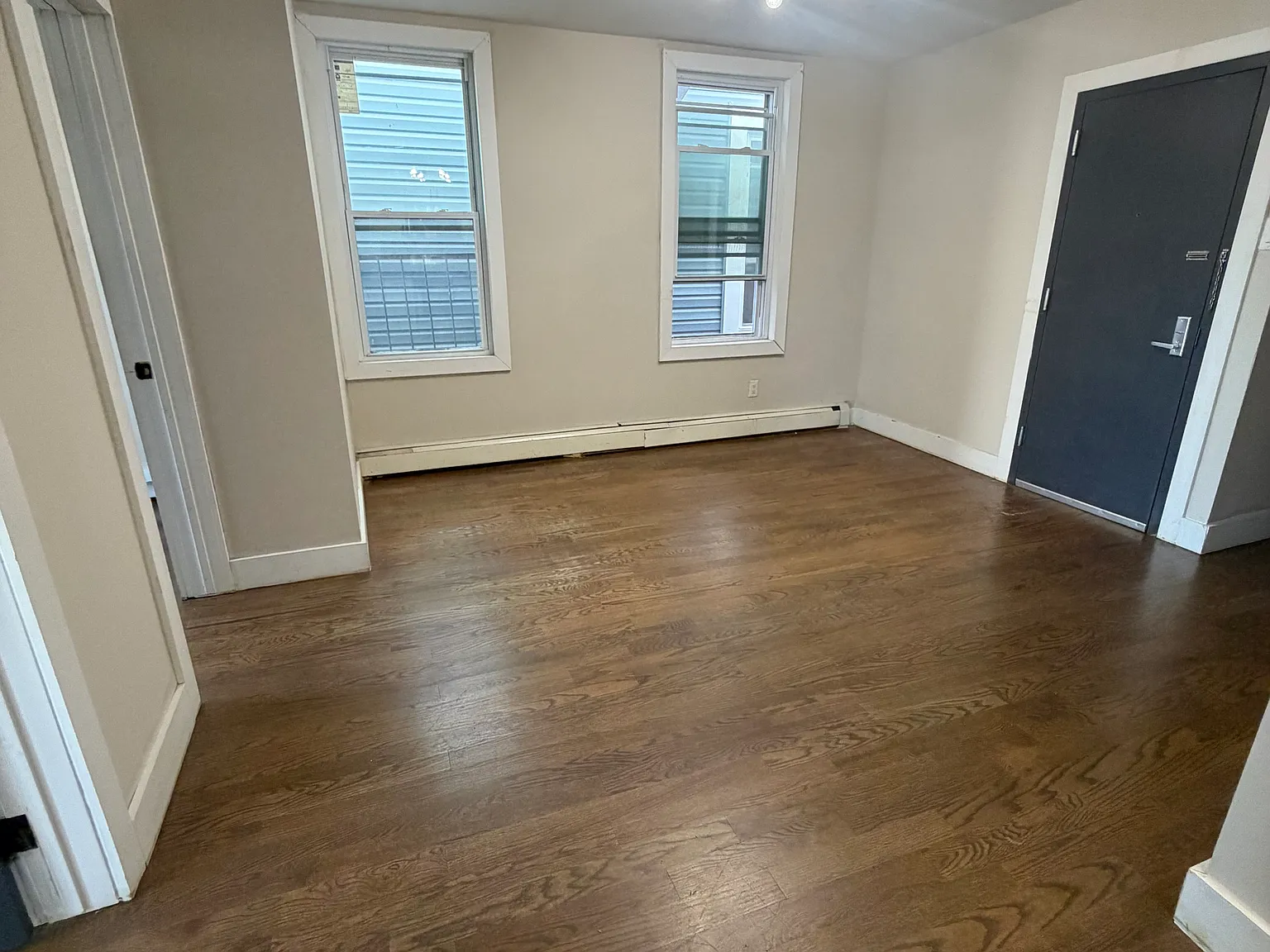 4 bed, 1100 sqft, $3,200 — Photo 2