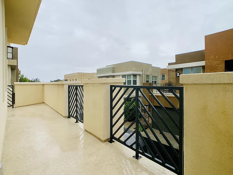 810 Beacon — Photo 13