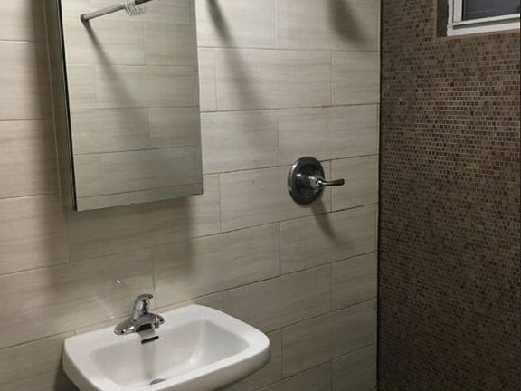 4th image of 30-13 Broadway #2R
