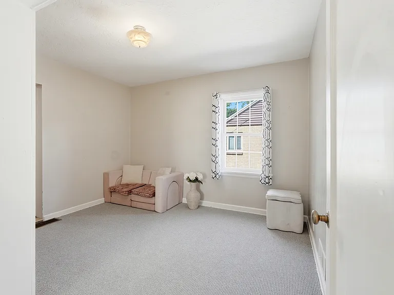 270 E 700 N — Photo 17
