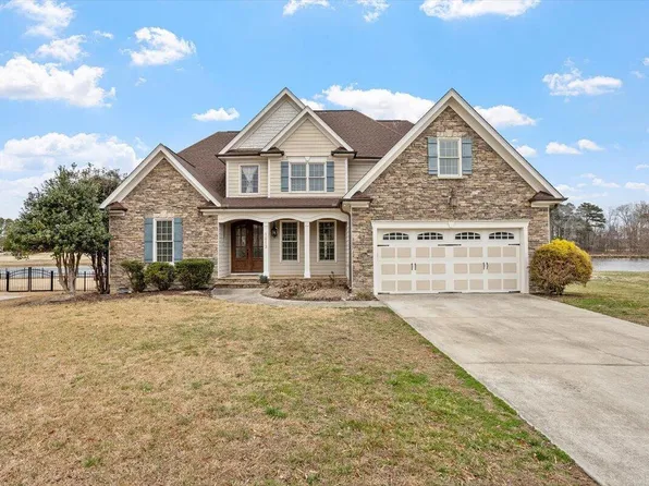 1013 Black River Dr, Zebulon, NC 27597